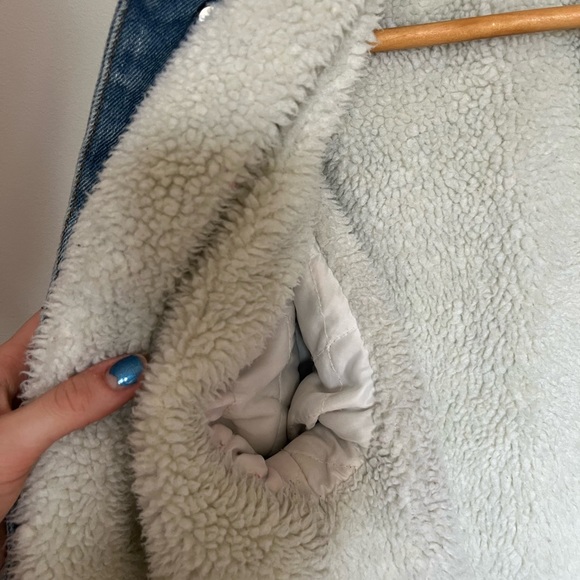 Brandy Melville Sherpa lined jean jacket - Picture 7 of 10